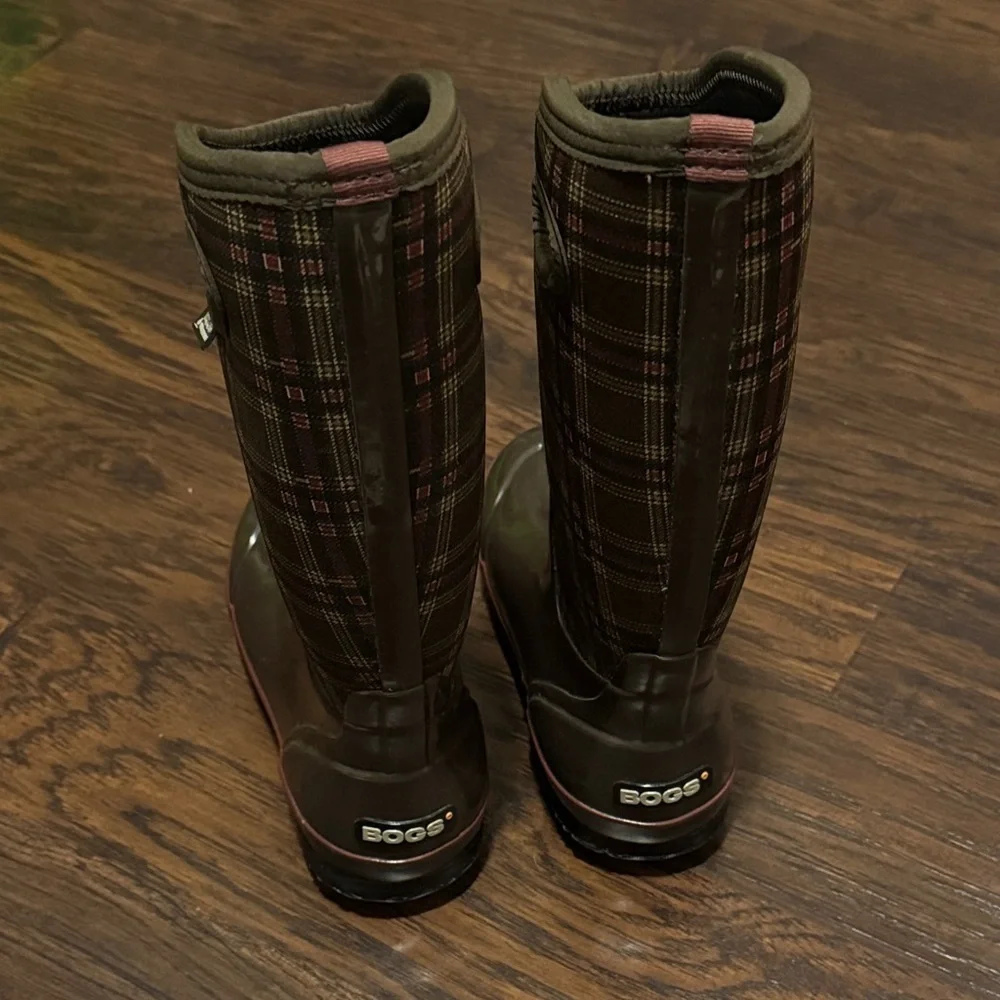 Bogs Dark Brown Plaid Boots with Pink Highlights, Like New, Sz 7